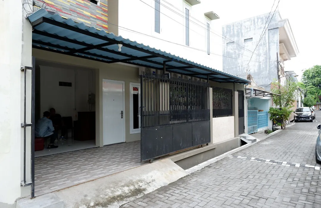 RedDoorz Hostel near Kota Lama Semarang-1