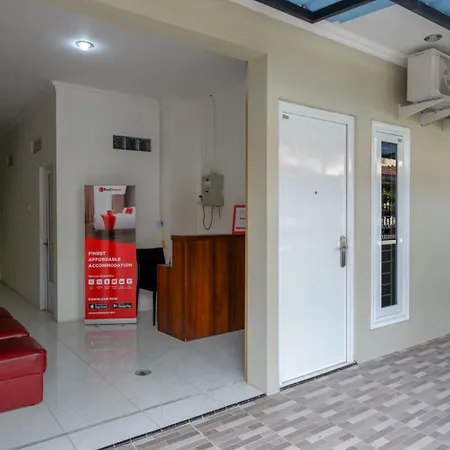 RedDoorz Hostel near Kota Lama Semarang-3